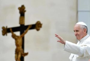 nws__papa_francesco_una_carezza_dio_ragazzi_della_villa_21_54_1