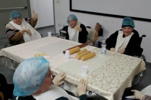 nws_alla_residenza_mesagne_laboratorio__ritorniamo_pasticciare_1430_1