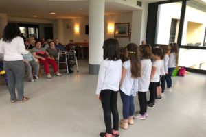 nws_rsa_bellagio_bambini_del_coro_lezzeno_cantano_gli_ospiti_1468_1