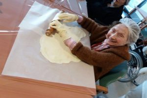 nws_rsa_bellagio_l_aria_del_natale_arriva_anche_cucina_1307_1