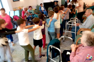 nws_rsa_bellagio_nonni_bimbi_giocano_insieme_1623_1