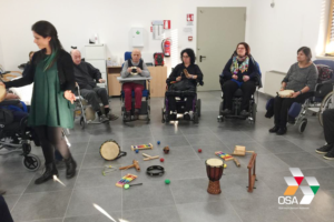 nws_rssa_casa_melissa__parte_laboratorio_musicoterapia_danza_1712_1
